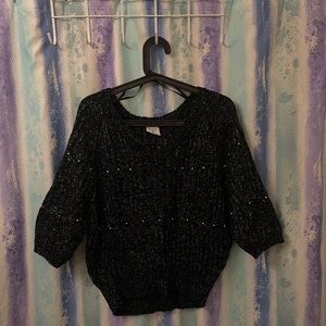 Black cropped sleeve sweater with pearls